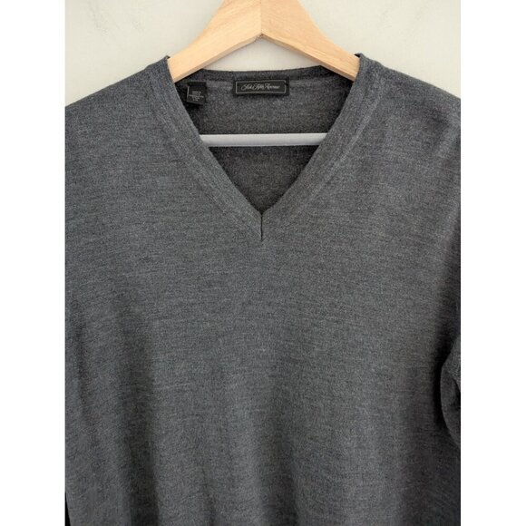 Saks Fifth Avenue Wool Silk V-Neck Minimalist Gray Pullover Sweater Size L - Picture 5 of 8